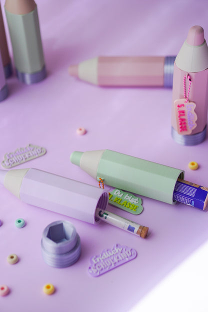 Stift TOVI Geschenk Einschulung für Smarties & Geldgeschenke | STL & 3MF Datei | Wiederverwendbares Geheimversteck