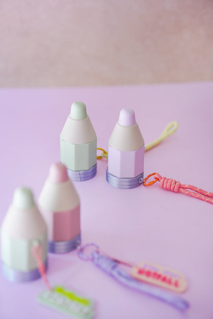 AirTag Halterung für Kinder Stift TOVI | 3D Druck Datei mit Geheimfach für Notfallkontakt | STL & 3MF für Schulranzen und Kindergarten