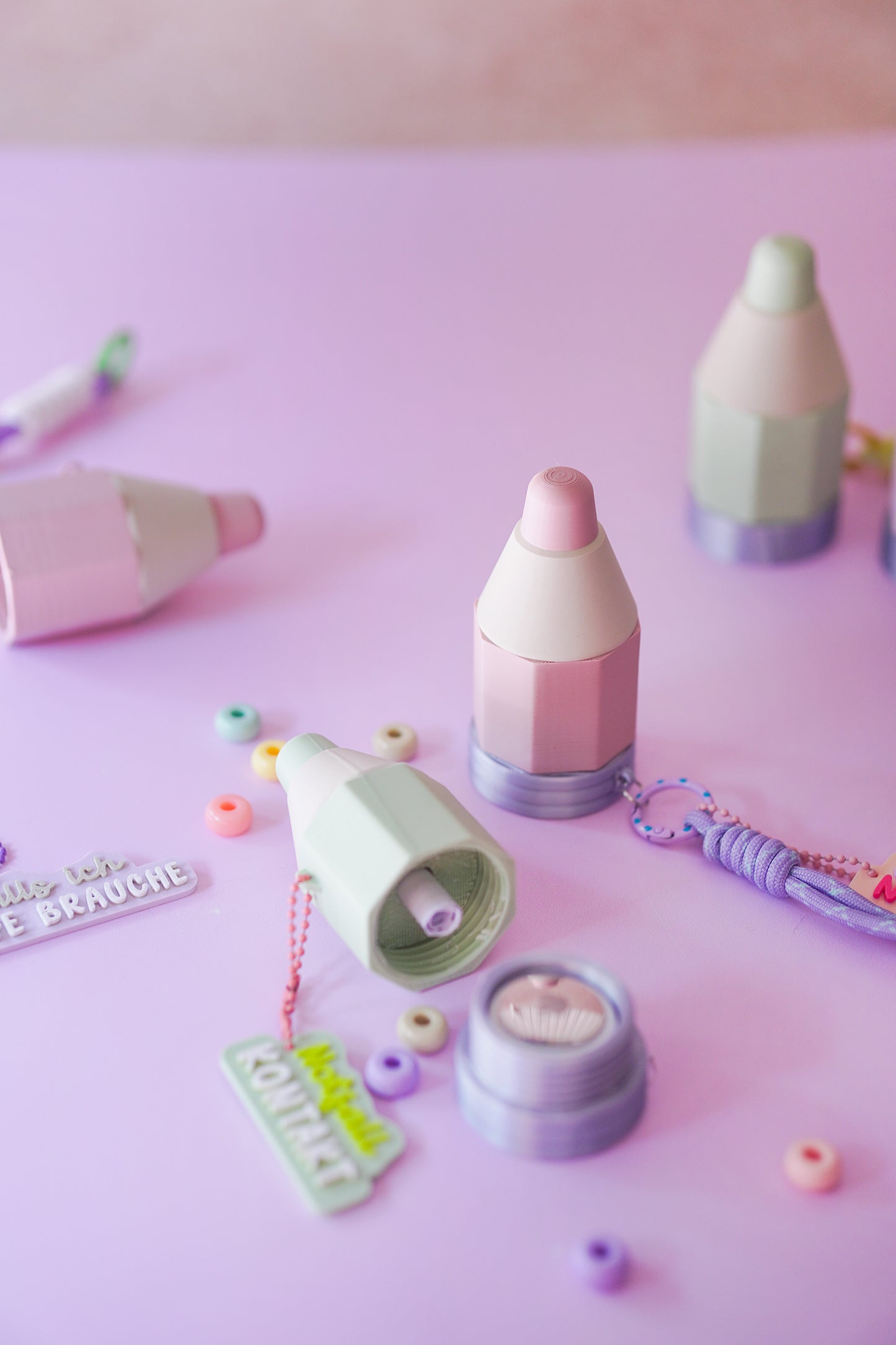 AirTag Halterung für Kinder Stift TOVI | 3D Druck Datei mit Geheimfach für Notfallkontakt | STL & 3MF für Schulranzen und Kindergarten