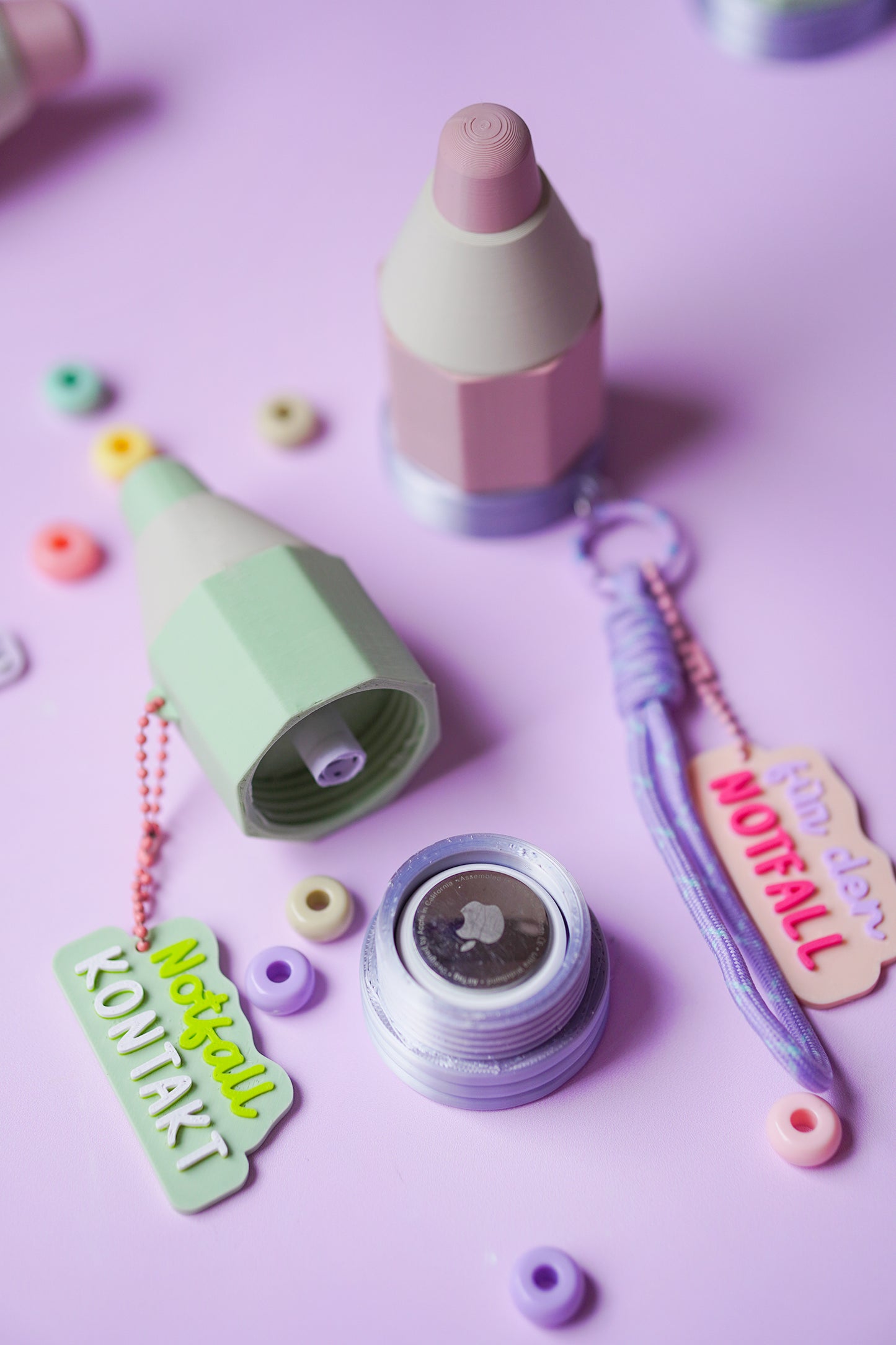 AirTag Halterung für Kinder Stift TOVI | 3D Druck Datei mit Geheimfach für Notfallkontakt | STL & 3MF für Schulranzen und Kindergarten