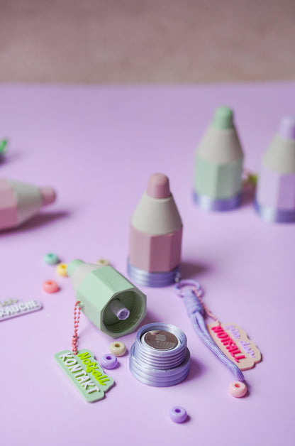 AirTag Halterung für Kinder Stift TOVI | 3D Druck Datei mit Geheimfach für Notfallkontakt | STL & 3MF für Schulranzen und Kindergarten