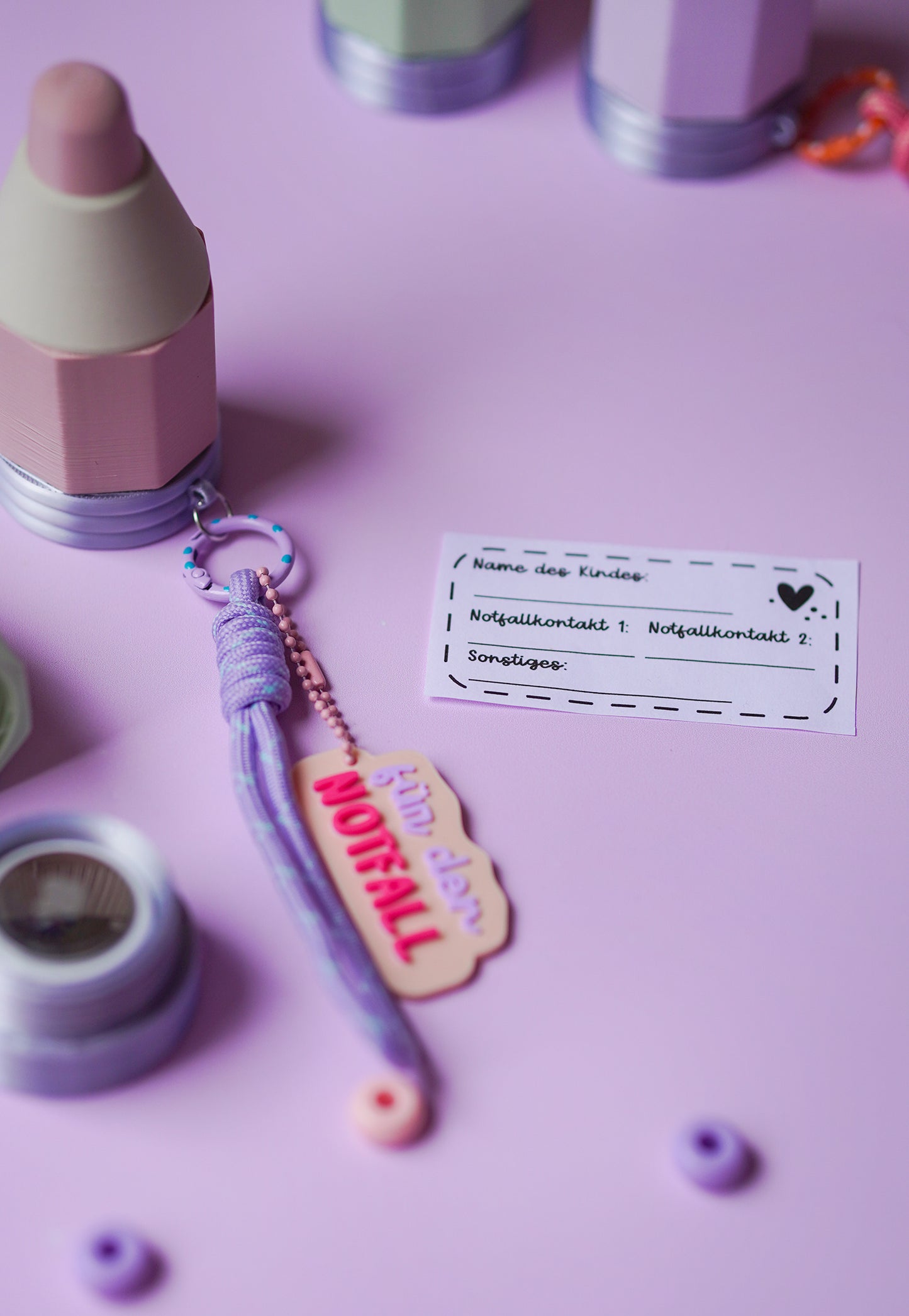 AirTag Halterung für Kinder Stift TOVI | 3D Druck Datei mit Geheimfach für Notfallkontakt | STL & 3MF für Schulranzen und Kindergarten