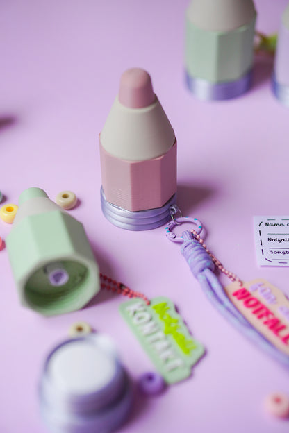 AirTag Halterung für Kinder Stift TOVI | 3D Druck Datei mit Geheimfach für Notfallkontakt | STL & 3MF für Schulranzen und Kindergarten