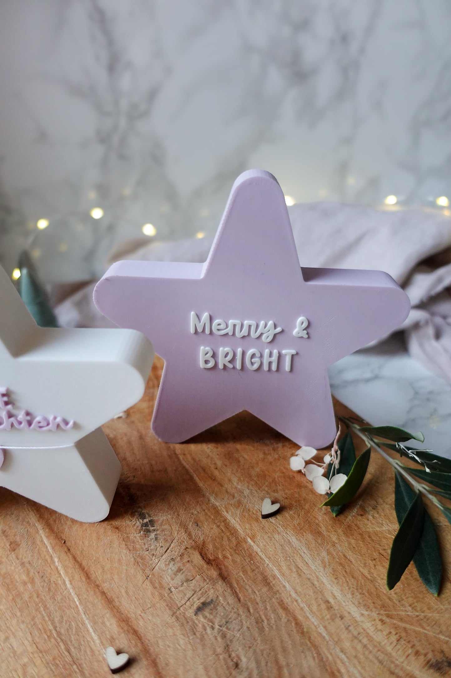 3D-Druckdatei – Deko-Stern „Frohe Weihnachten“ & „Merry & Bright“ (STL & 3MF + gratis Herz-Anhänger)