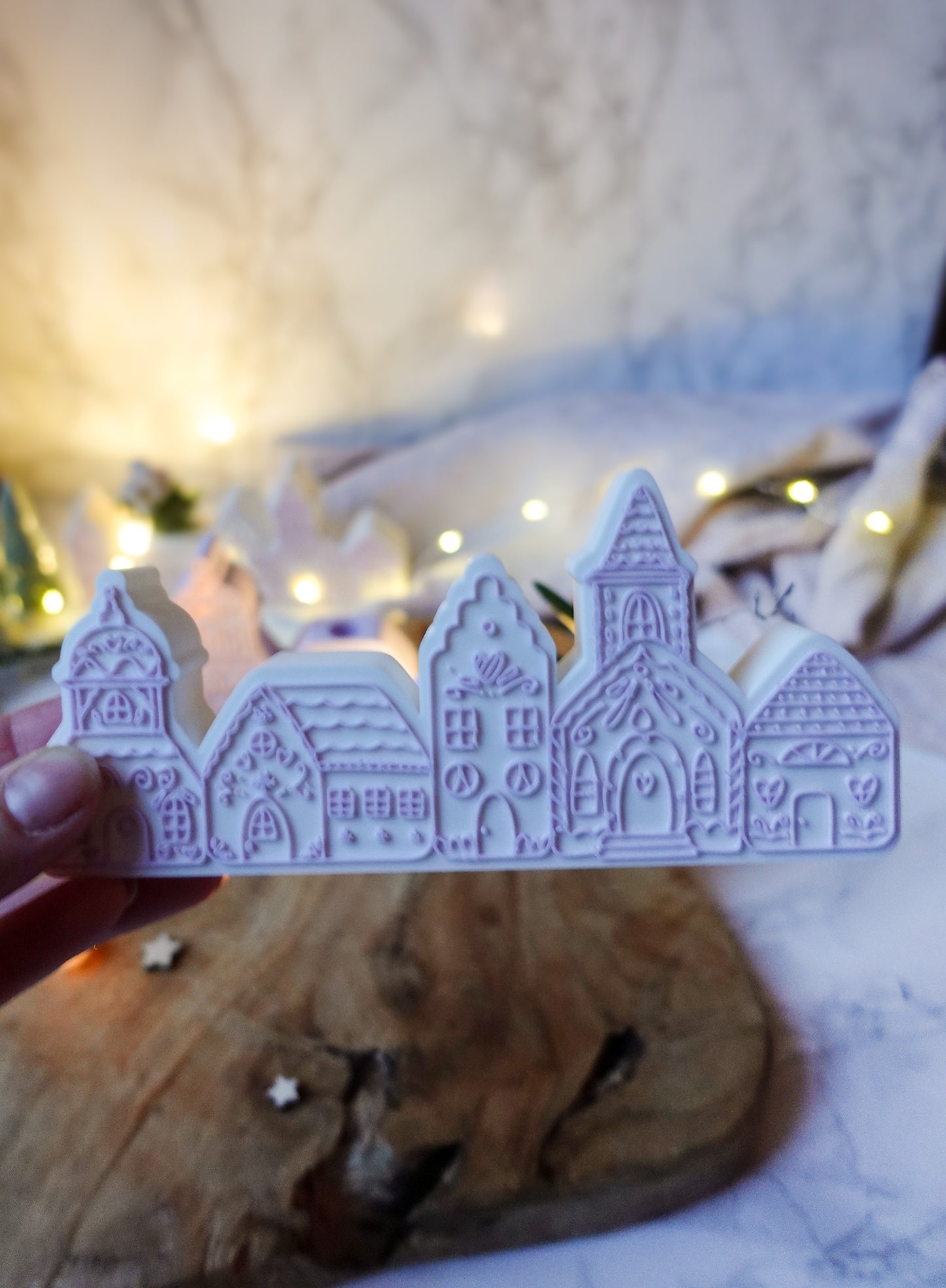 Glowvillage – Winterdorf 3D-Druckdatei | Dekoelement mit Aussparung für Trockenblumen (STL & 3MF)