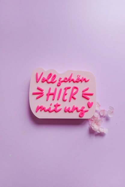 3D Druck Datei „Voll schön hier mit uns“ – modernes Dekoschild im minimalistischen Stil - 3MF & STL