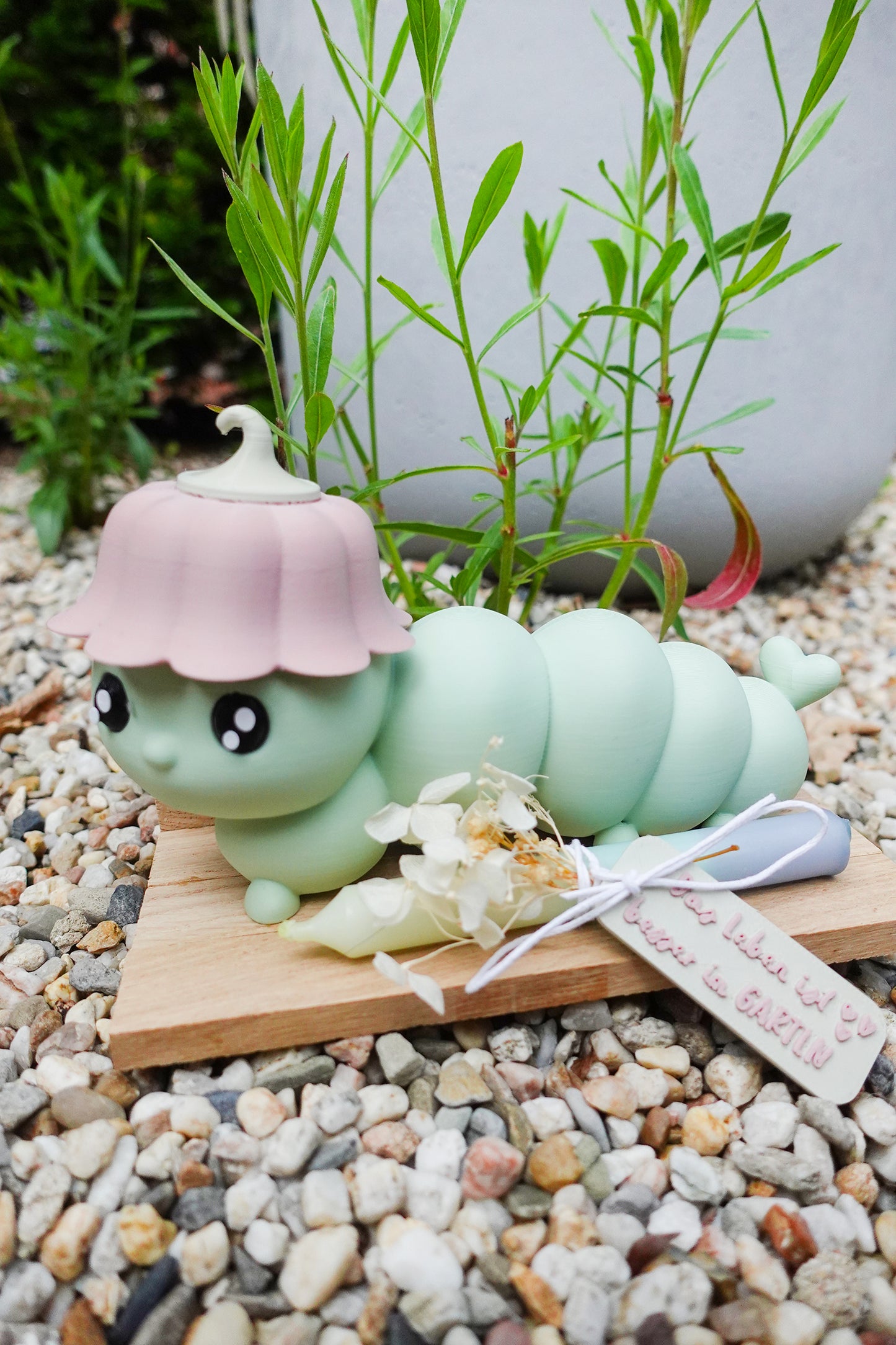 Lotti Raupe mit Blütenhut – STL & 3MF Datei | Süße Gartenfigur für den 3D Druck