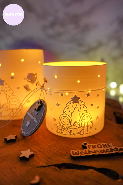 Windlicht „Kleine Stille“ | 3D Druck Datei Weihnachten | STL + 3MF Krippenmotiv mit Frohe Weihnachten Anhänger