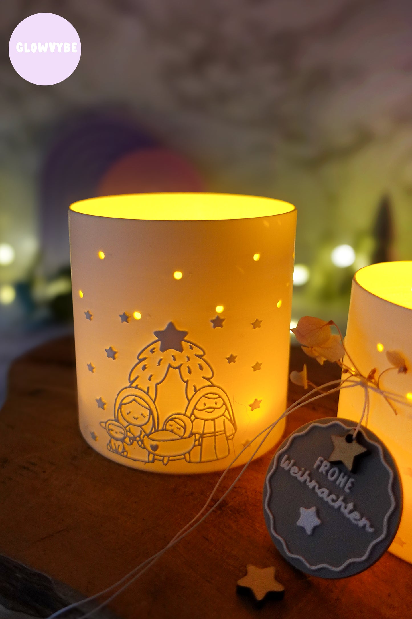 Windlicht „Kleine Stille“ | 3D Druck Datei Weihnachten | STL + 3MF Krippenmotiv mit Frohe Weihnachten Anhänger