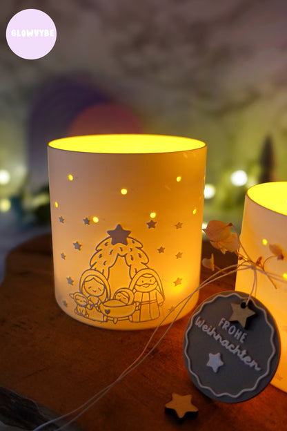 Windlicht „Kleine Stille“ | 3D Druck Datei Weihnachten | STL + 3MF Krippenmotiv mit Frohe Weihnachten Anhänger