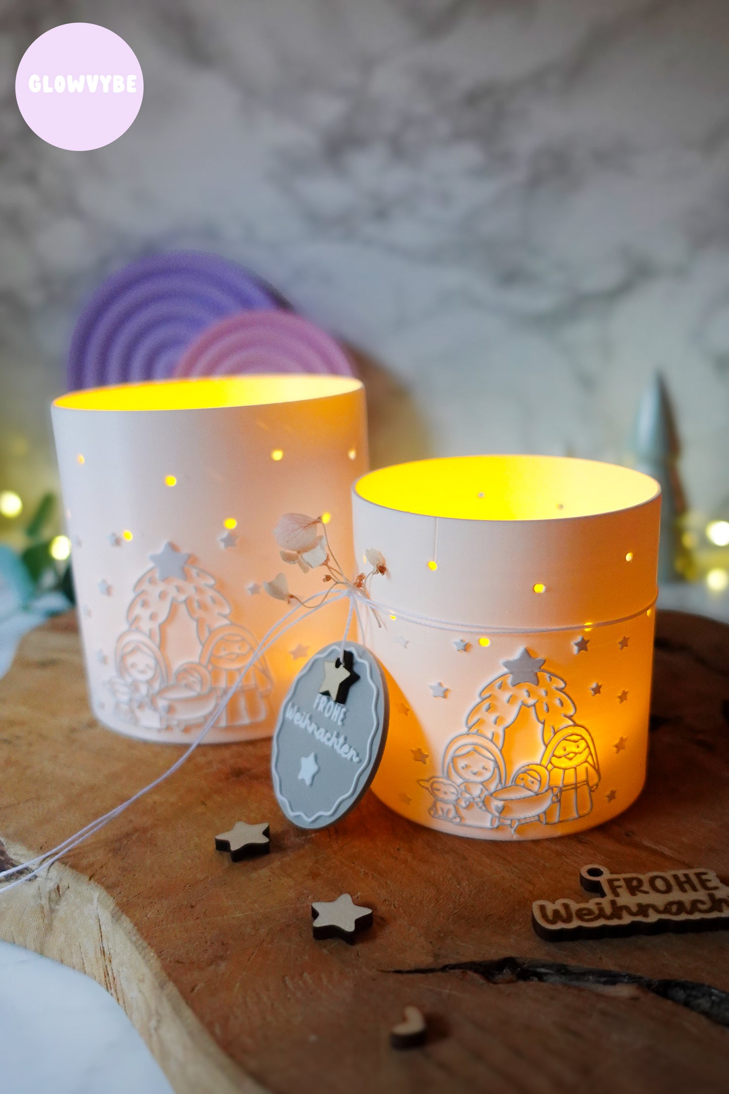 Windlicht „Kleine Stille“ | 3D Druck Datei Weihnachten | STL + 3MF Krippenmotiv mit Frohe Weihnachten Anhänger