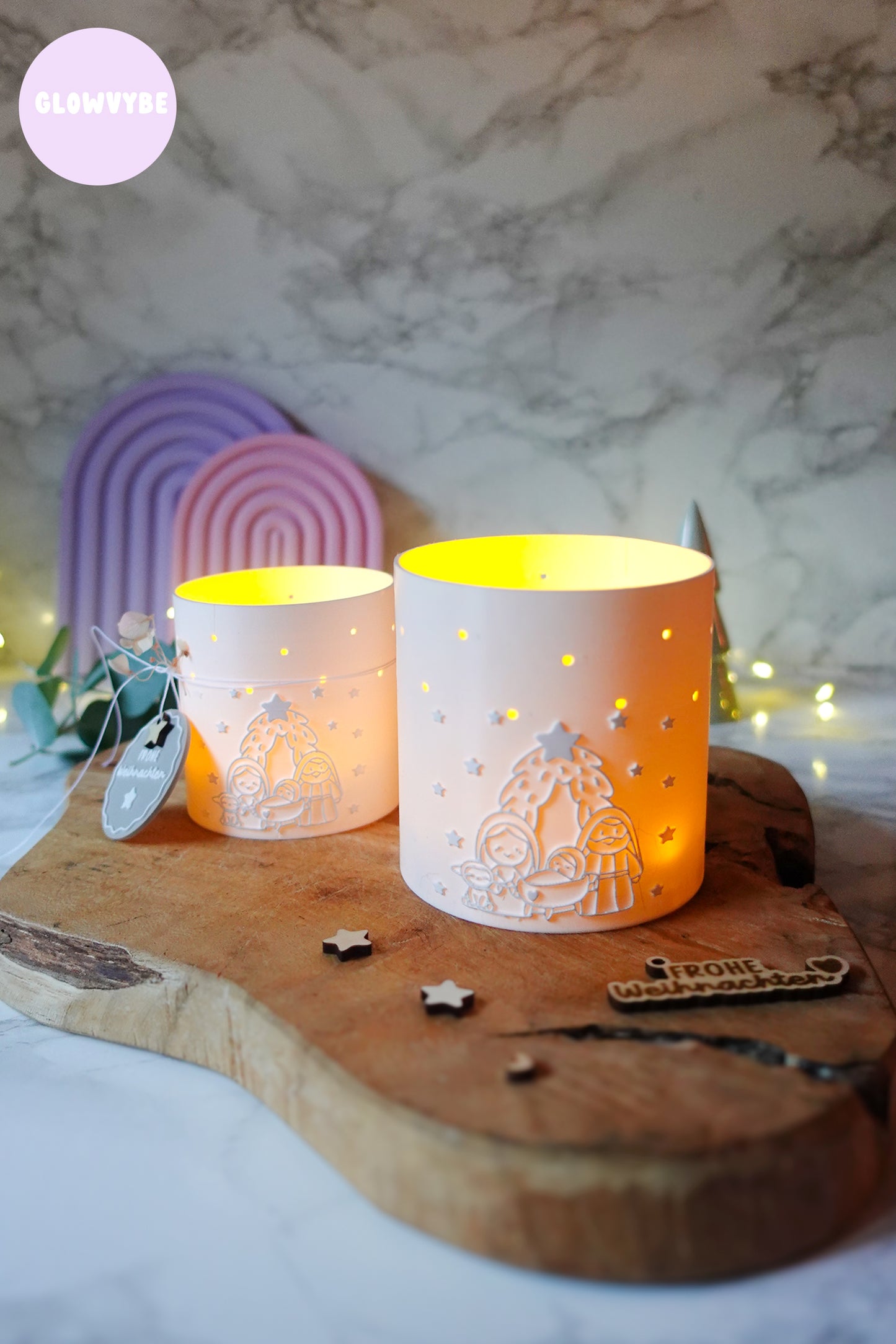 Windlicht „Kleine Stille“ | 3D Druck Datei Weihnachten | STL + 3MF Krippenmotiv mit Frohe Weihnachten Anhänger